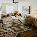 Suites On Main - Unit 1