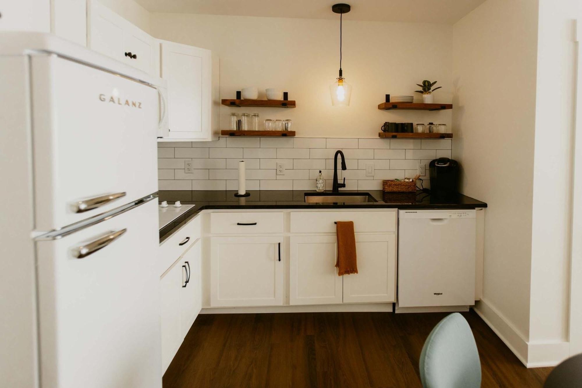 Apartment On Main - Unit 1 Dalton