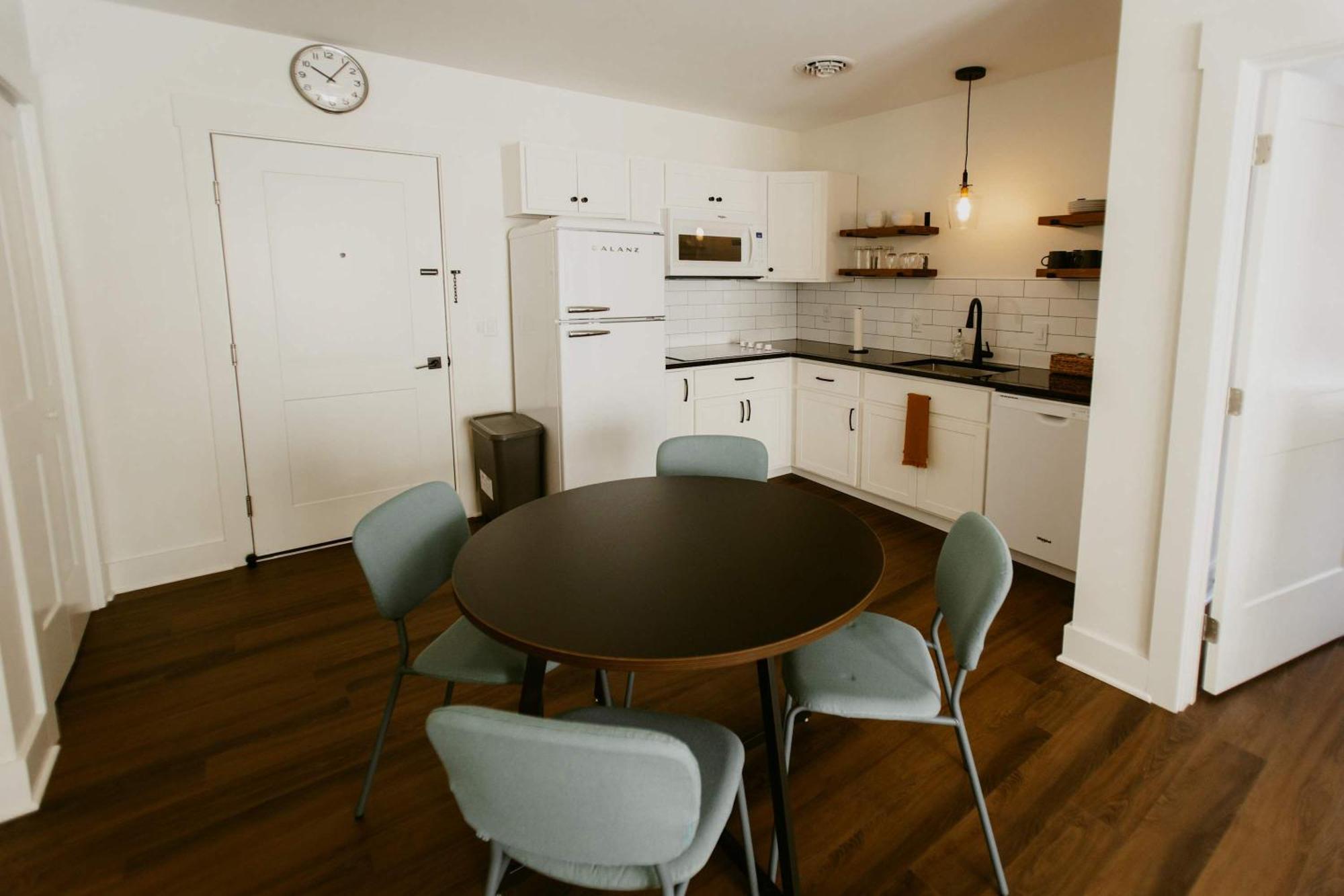 On Main - Unit 1 Apartment Dalton
